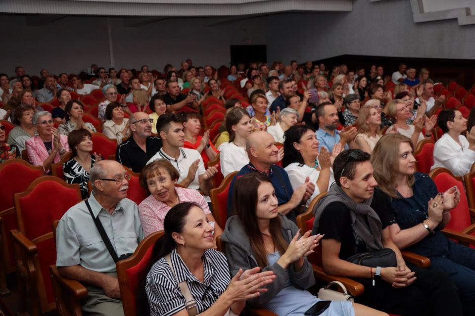   . 8                     ...