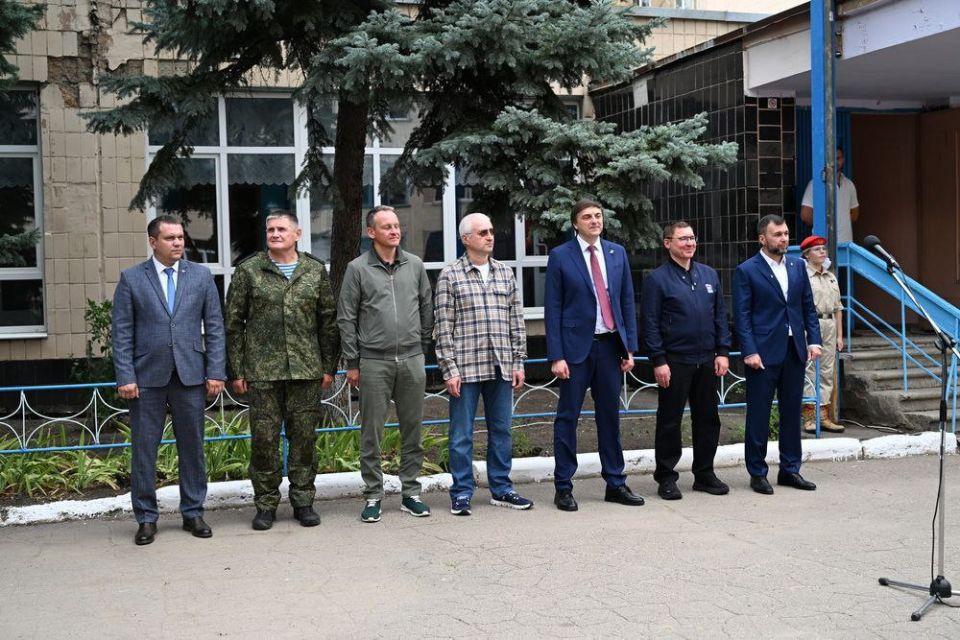Донецкой школе № 115 присвоили имена погибших под Часов Яром героев Ивана Коковина и Майкла Глосса Донецкой школе № 115 присвоили имена погибших под Часов Яром героев Ивана Коковина и Майкла Глосса