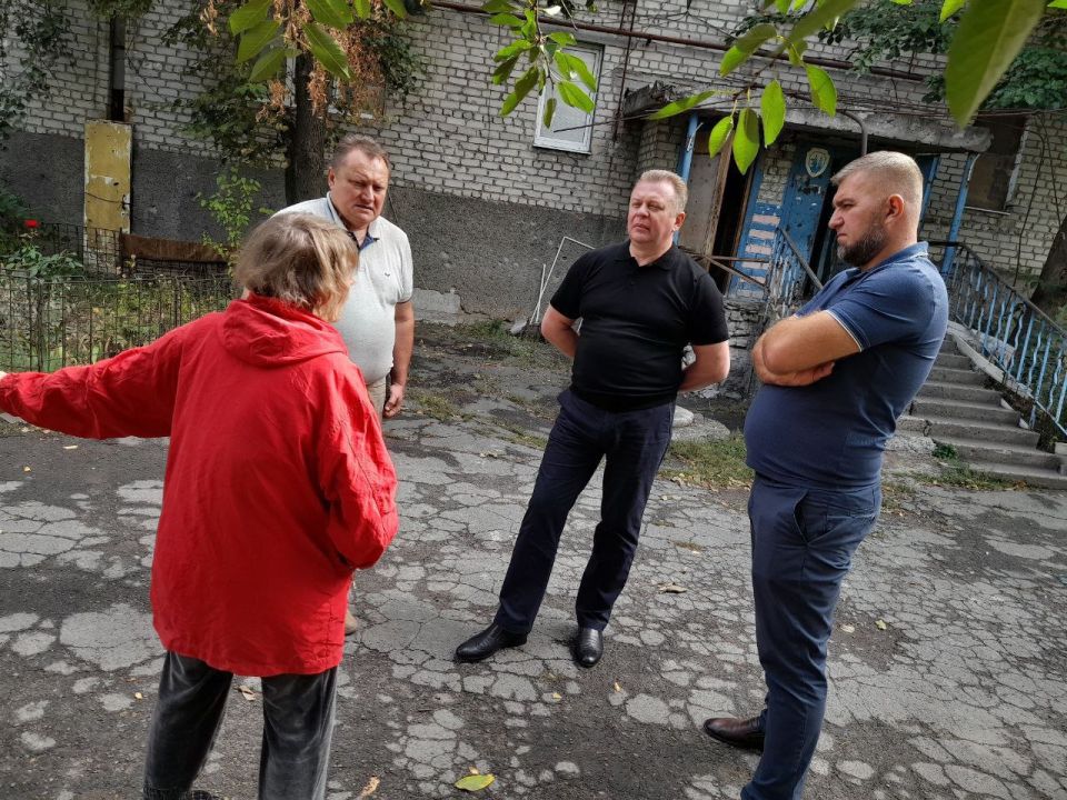 Валентин Левченко: Выполняя намеченные договорённости, сегодня снова встретился с жителями ул.Привокзальная поселка Донецк-Северный Валентин Левченко: Выполняя намеченные договорённости, сегодня снова встретился с жителями ул.Привокзальная поселка Донецк-Северный