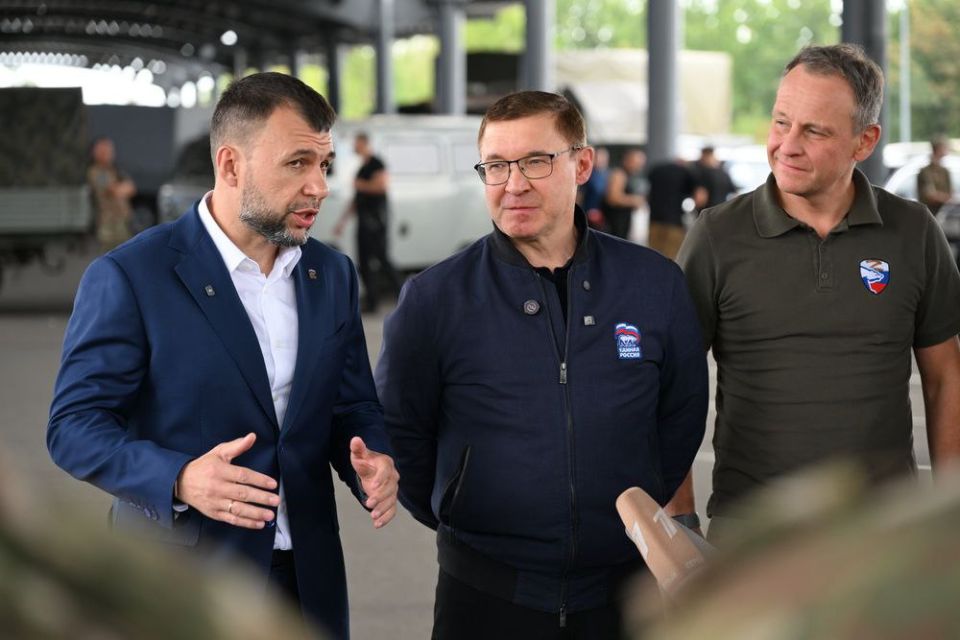 «Единая Россия» передала квадроциклы, мотоциклы и спецтехнику подразделениям группировки войск «Центр» и батальону «Сомали» «Единая Россия» передала квадроциклы, мотоциклы и спецтехнику подразделениям группировки войск «Центр» и батальону «Сомали»