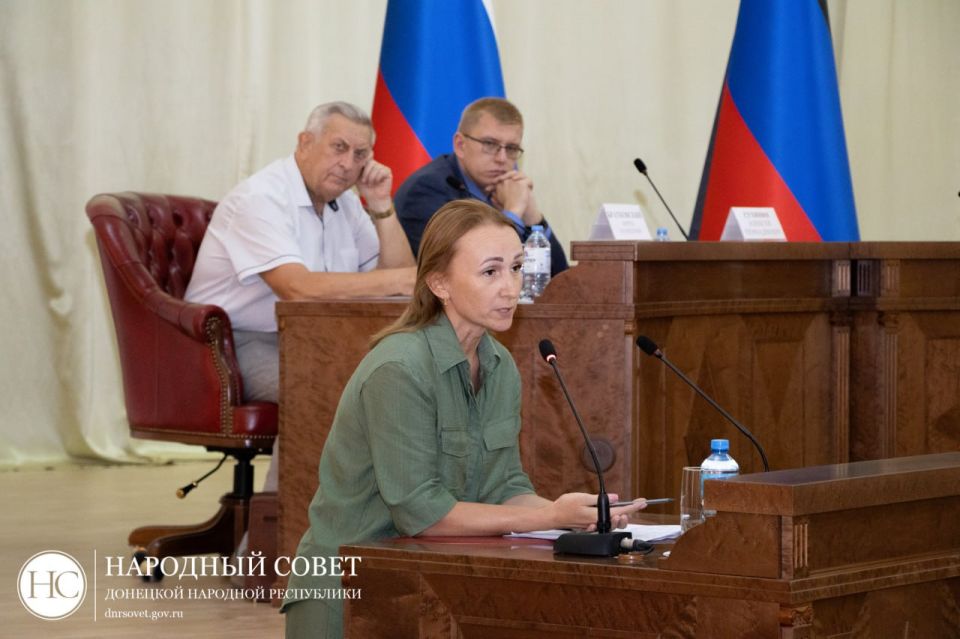 На расширенном заседании #Комитет_по_конституционному_законодательству_государственному_строительству_и_местному_самоуправлению депутаты обсудили вопросы работы административных комиссий На расширенном заседании #Комитет_по_конституционному_законодательству_государственному_строительству_и_местному_самоуправлению депутаты обсудили вопросы работы административных комиссий