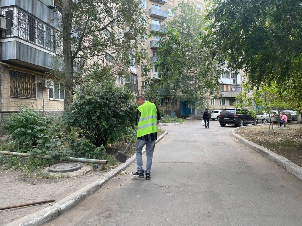 Сотрудники жилищно-коммунальных предприятий Кировского внутригородского района г. Донецка продолжают наводить порядок по следующим адресам: Сотрудники жилищно-коммунальных предприятий Кировского внутригородского района г. Донецка продолжают наводить порядок по следующим адресам: