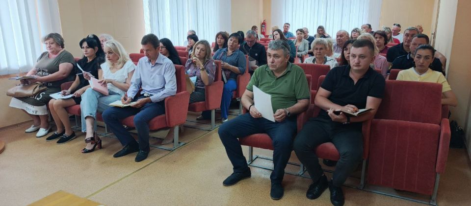Сегодня, 10 сентября 2025 года, провел аппаратное совещание с руководителями предприятий, учреждений и организаций Кировского района Сегодня, 10 сентября 2025 года, провел аппаратное совещание с руководителями предприятий, учреждений и организаций Кировского района