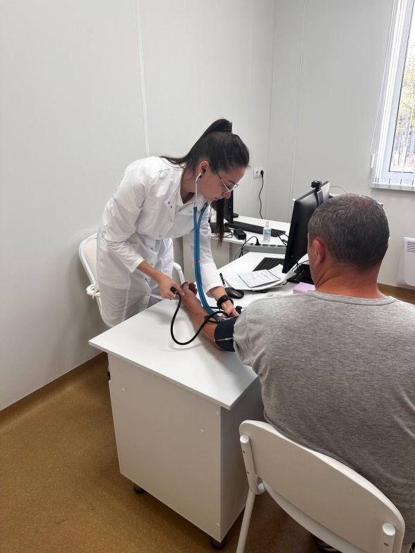 В рамках федерального проекта «Модернизация первичного звена здравоохранения Российской Федерации» национального проекта «Продолжительная и активная жизнь» в Торезе начал работу новый ФАП В рамках федерального проекта «Модернизация первичного звена здравоохранения Российской Федерации» национального проекта «Продолжительная и активная жизнь» в Торезе начал работу новый ФАП