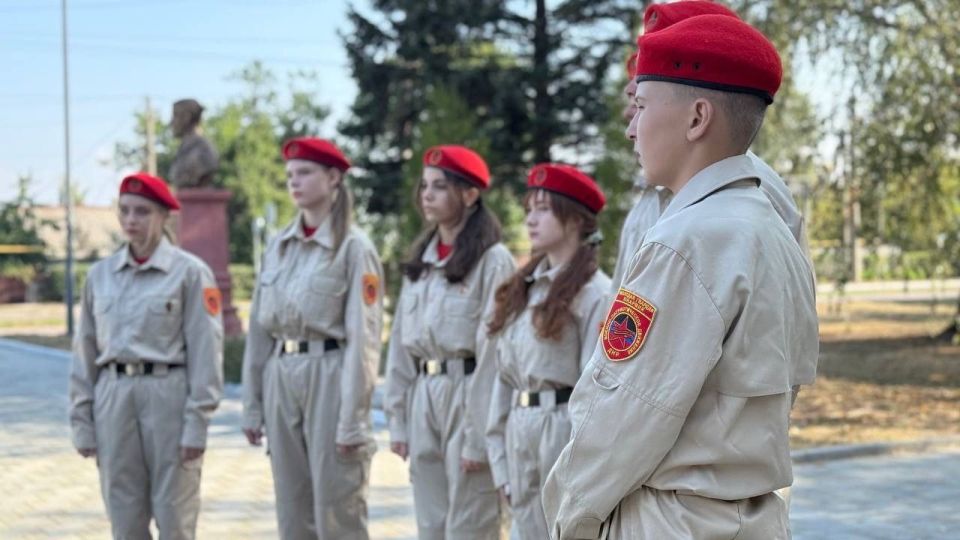 Вандализм - удел слабых. Отдел по делам молодежи и спорта Ясиноватского МО пригласил руководство военного комиссариата Ясиноватая МО для проведения тематического разговора с активистами юнармейского отряда ГБОУ «Школа № 1... Вандализм - удел слабых. Отдел по делам молодежи и спорта Ясиноватского МО пригласил руководство военного комиссариата Ясиноватая МО для проведения тематического разговора с активистами юнармейского отряда ГБОУ «Школа № 1...