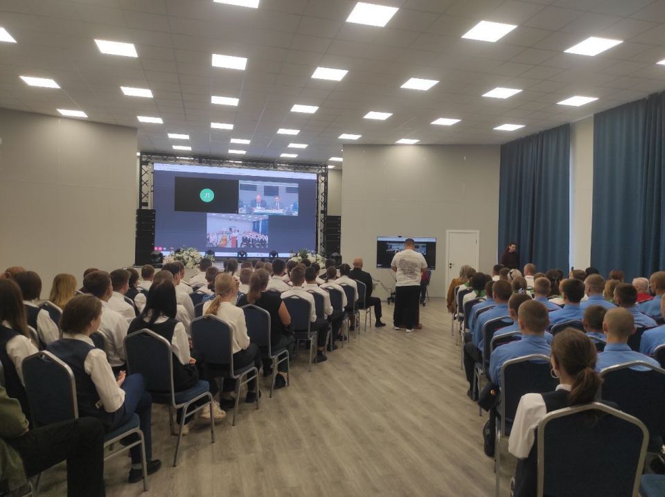 Сегодня Глава муниципального образования городского округа Дебальцево Сергей Викторович Желновач вместе с представителями молодёжи округа принял участие в межрегиональном телемосте «Хабаровск — Луганск», прошедшем под эгидой... Сегодня Глава муниципального образования городского округа Дебальцево Сергей Викторович Желновач вместе с представителями молодёжи округа принял участие в межрегиональном телемосте «Хабаровск — Луганск», прошедшем под эгидой...