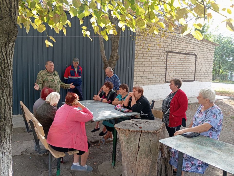 10 сентября врио заведующего Осыковским территориальным сектором Плющ Андрей провел встречу с жителями улицы Школьной села Осыково 10 сентября врио заведующего Осыковским территориальным сектором Плющ Андрей провел встречу с жителями улицы Школьной села Осыково