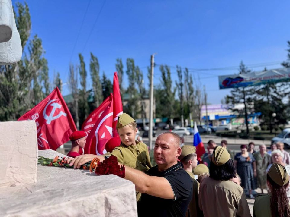 День освобождения Донбасса отпраздновали в Будённовском районе Донецка День освобождения Донбасса отпраздновали в Будённовском районе Донецка