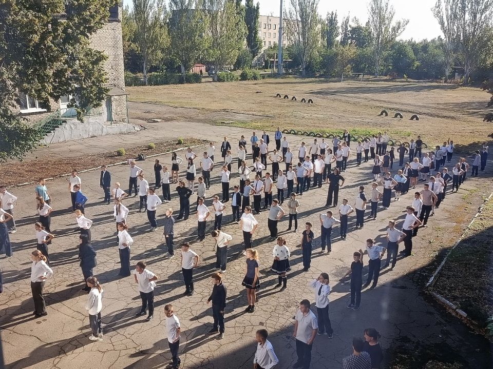 В рамках партийного проекта "Здоровое будущее" в Торезской школе № 18 прошла утренняя В рамках партийного проекта "Здоровое будущее" в Торезской школе № 18 прошла утренняя