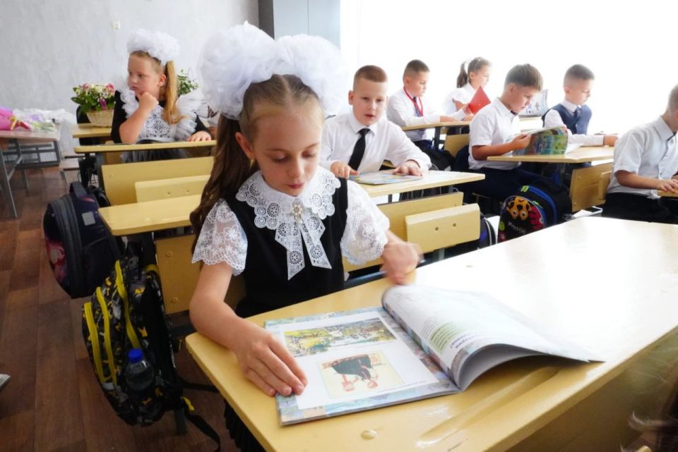 Шахтерские школьники начали изучать местное краеведение по сахалинским рабочим тетрадям Шахтерские школьники начали изучать местное краеведение по сахалинским рабочим тетрадям