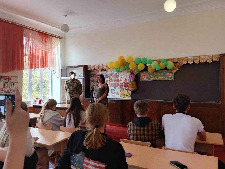 Денис Зубов: Патриотический урок в школе №14: Росгвардия, мужество и безопасность Денис Зубов: Патриотический урок в школе №14: Росгвардия, мужество и безопасность