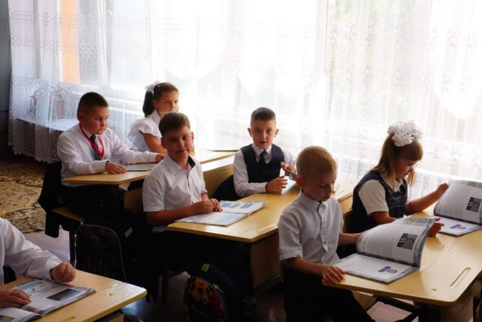 Шахтерские школьники начали изучать местное краеведение по сахалинским рабочим тетрадям Шахтерские школьники начали изучать местное краеведение по сахалинским рабочим тетрадям