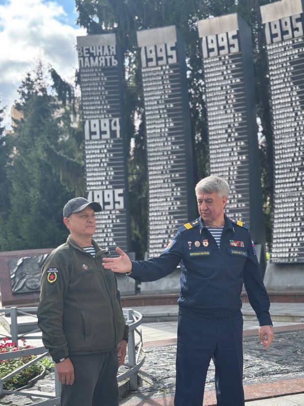 Сегодня с боевыми товарищами мы представили Дмитрию Александровичу Огильцу одно из главных мест нашего боевого братства в Екатеринбурге — мемориал «Чёрный Тюльпан» Сегодня с боевыми товарищами мы представили Дмитрию Александровичу Огильцу одно из главных мест нашего боевого братства в Екатеринбурге — мемориал «Чёрный Тюльпан»