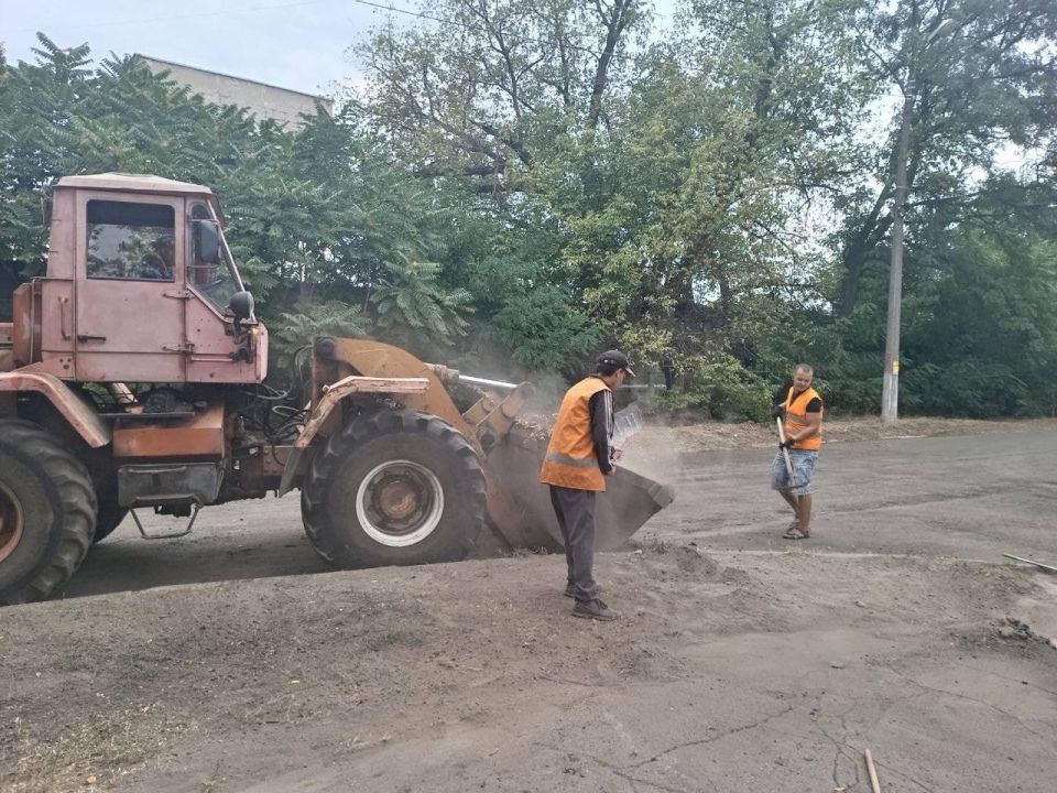 МУП «Простор» ежедневно выполняет все необходимые работы по содержанию городских улиц МУП «Простор» ежедневно выполняет все необходимые работы по содержанию городских улиц