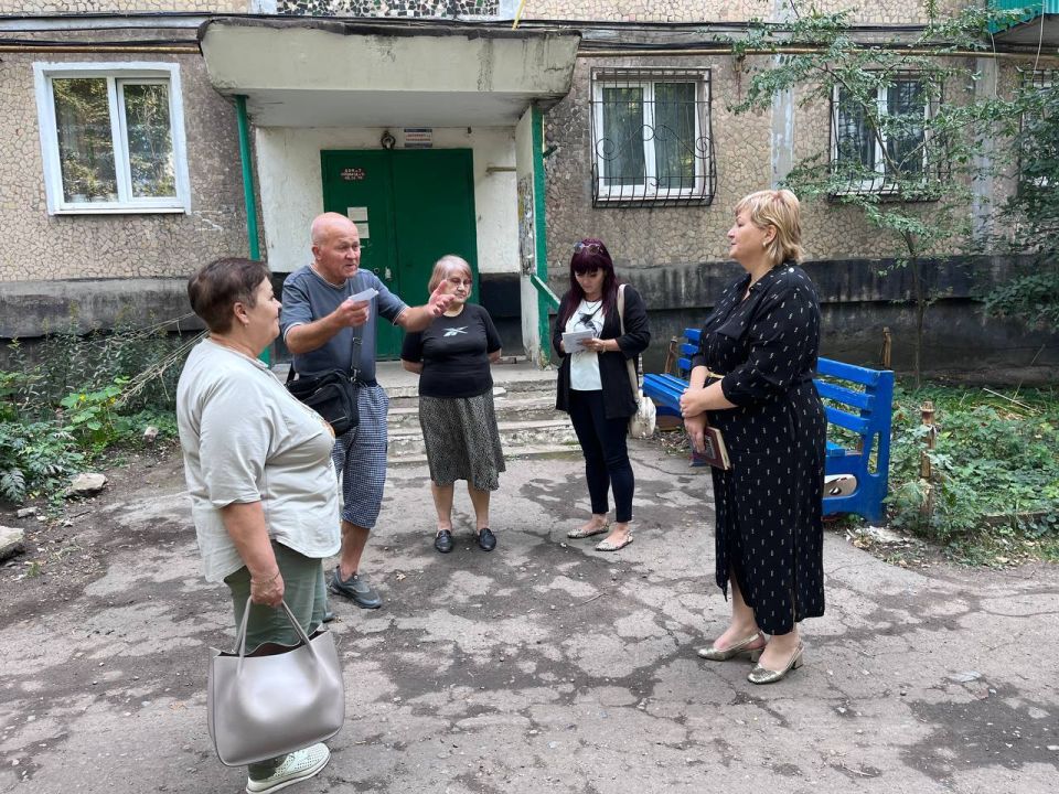 Сегодня, 10 сентября, заместитель главы администрации городского округа Макеевка Ирина Валентиновна Сидякина и представитель Филиала «Макеевкатеплосеть» ГУП ДНР «ДОНБАССТЕПЛОЭНЕРГО» Жанна Анатольевна Ямпольская провели... Сегодня, 10 сентября, заместитель главы администрации городского округа Макеевка Ирина Валентиновна Сидякина и представитель Филиала «Макеевкатеплосеть» ГУП ДНР «ДОНБАССТЕПЛОЭНЕРГО» Жанна Анатольевна Ямпольская провели...