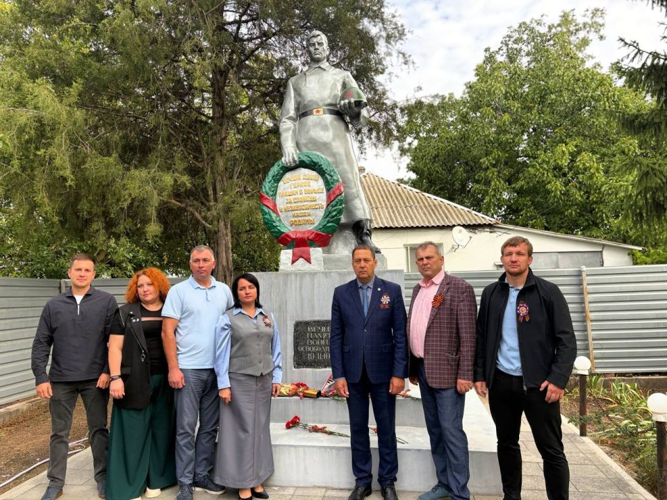 Константин Зинченко: Ко Дню города почтили память погибших воинов участвовавших при освобождении Волновахи Константин Зинченко: Ко Дню города почтили память погибших воинов участвовавших при освобождении Волновахи