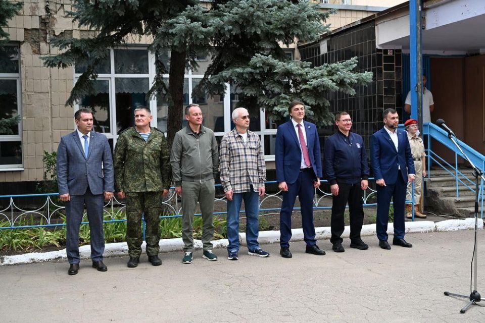 В честь рядового Глосса: Владимир Якушев объяснил, почему донецкой школе присвоено имя американца В честь рядового Глосса: Владимир Якушев объяснил, почему донецкой школе присвоено имя американца