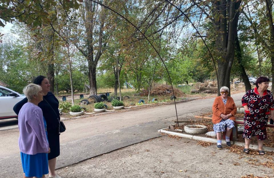 Виктория Жукова: Сегодня проверила ход работ в городе Зугрэс по адресу: ул. 60 лет Октября, 35. Напомню, что по этому адресу 6 августа проводилась встреча, в ходе которой были намечены контрольные точки Виктория Жукова: Сегодня проверила ход работ в городе Зугрэс по адресу: ул. 60 лет Октября, 35. Напомню, что по этому адресу 6 августа проводилась встреча, в ходе которой были намечены контрольные точки