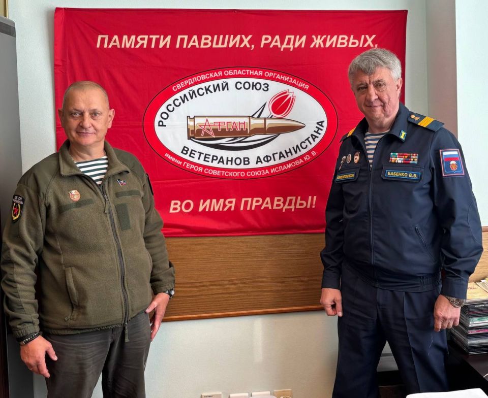 Провёл для Дмитрия Александровича Огильца, депутата Народного Совета ДНР, экскурсию по Законодательному Собранию Свердловской области Провёл для Дмитрия Александровича Огильца, депутата Народного Совета ДНР, экскурсию по Законодательному Собранию Свердловской области