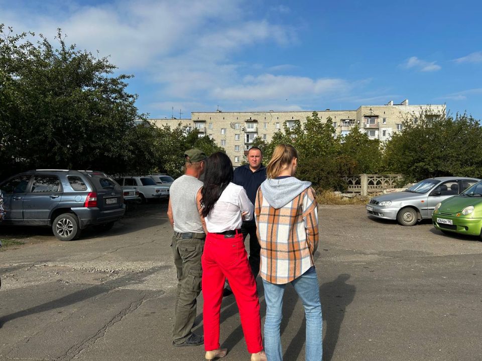 В рамках постоянного открытого диалога с населением, инициированного Главой Донецкой Народной Республики, состоялась встреча с сотрудниками Департамента по развитию территорий администрации Волновахского муниципального округа В рамках постоянного открытого диалога с населением, инициированного Главой Донецкой Народной Республики, состоялась встреча с сотрудниками Департамента по развитию территорий администрации Волновахского муниципального округа