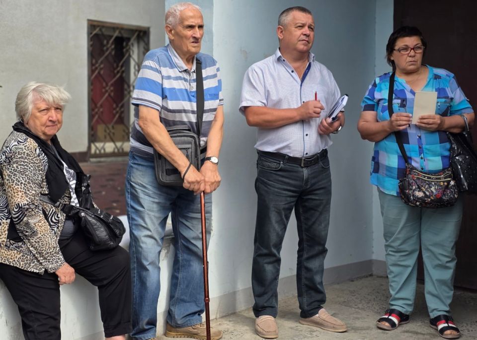 Иван Адамец: Депутат Донецкого городского совета Герман Полунин и заместитель руководителя управы Куйбышевского внутригородского района Алексей Шлапак провели встречу с жителями дома №216 по улице Куйбышева Иван Адамец: Депутат Донецкого городского совета Герман Полунин и заместитель руководителя управы Куйбышевского внутригородского района Алексей Шлапак провели встречу с жителями дома №216 по улице Куйбышева