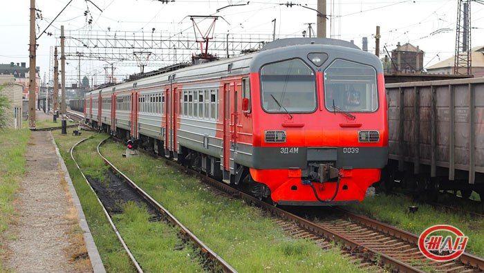 № 6310 сообщением Дебальцево–Макеевка отправлением со ст. Дебальцево в 05.05 (вместо 05.10), далее согласно разработанного расписания Булавин 05.12-05.13, Углегорск 05.21-05.22, Енакиево 05.42-05.43, Щебенка 05.53-05.54...