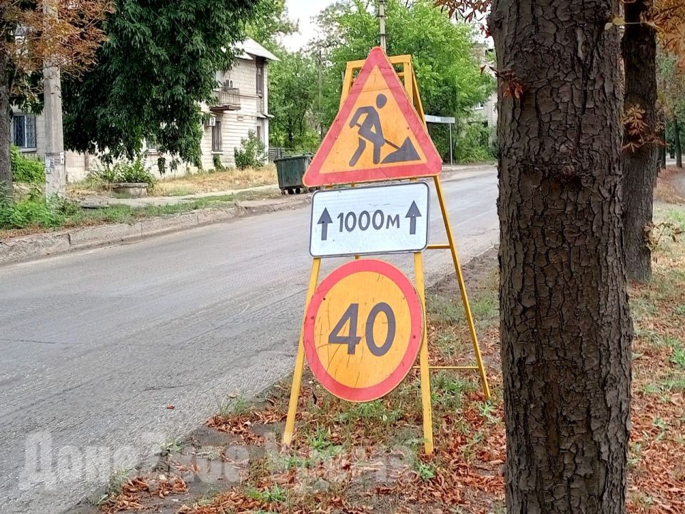 Старый асфальт срезают полностью: ремонт самой протяженной улицы Донецка набирает обороты Старый асфальт срезают полностью: ремонт самой протяженной улицы Донецка набирает обороты