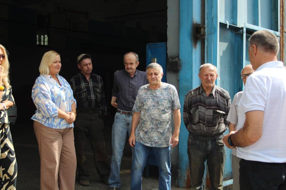 9 сентября, депутат Макеевского городского совета Тарас Сидоренко провел встречу с жителями: г.Макеевка, ул. Патона, д.2 и д. 11 9 сентября, депутат Макеевского городского совета Тарас Сидоренко провел встречу с жителями: г.Макеевка, ул. Патона, д.2 и д. 11