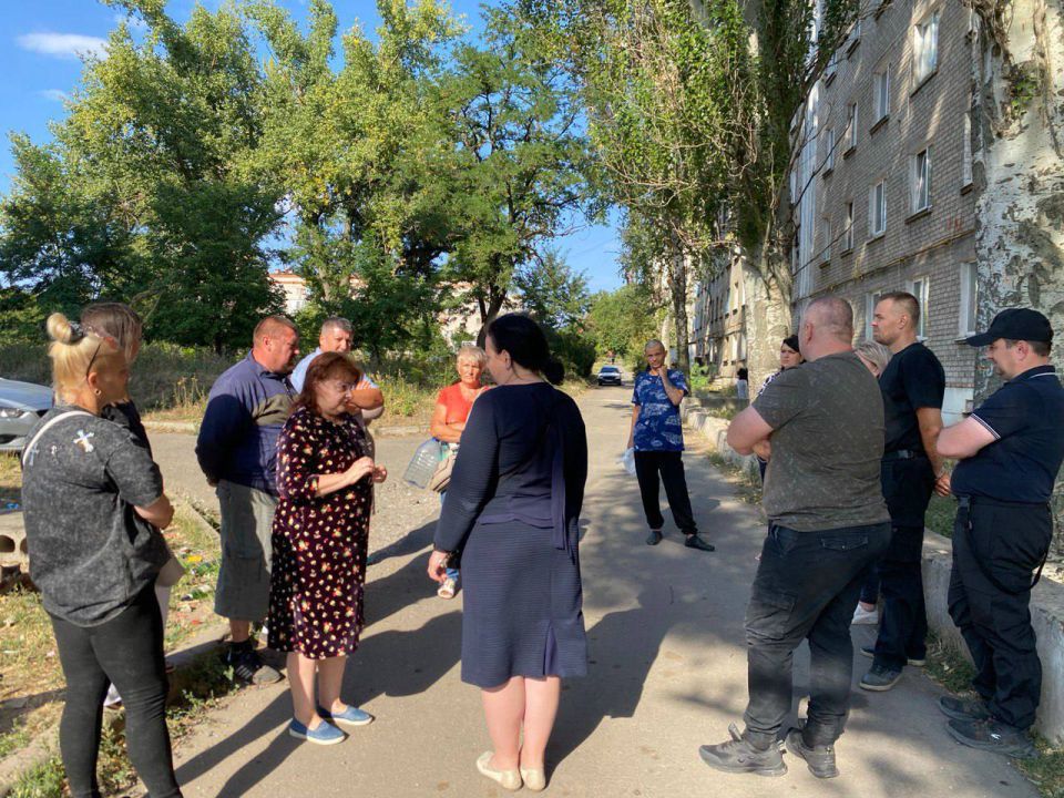 Виктория Жукова: Сегодня провела встречу с жителями в городе Харцызск по адресу: ул. Заречная, 1. Регулярные встречи с гражданами проводятся по поручению Главы Республики Дениса Пушилина Виктория Жукова: Сегодня провела встречу с жителями в городе Харцызск по адресу: ул. Заречная, 1. Регулярные встречи с гражданами проводятся по поручению Главы Республики Дениса Пушилина