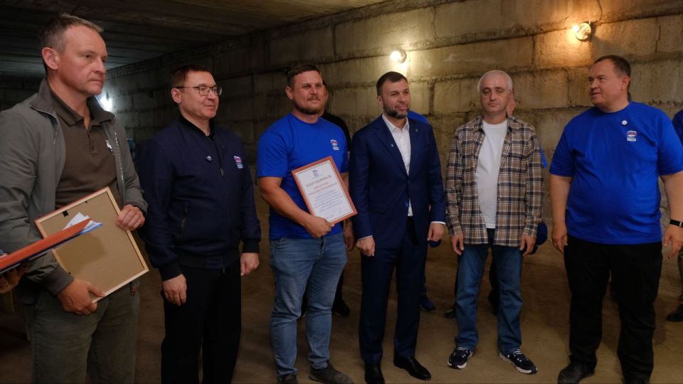 Глава ДНР Денис Пушилин и секретарь Генсовета «Единой России» Владимир Якушев поблагодарили активистов Донецкого реготделения партии за помощь жителям в доставке питьевой и технической воды Глава ДНР Денис Пушилин и секретарь Генсовета «Единой России» Владимир Якушев поблагодарили активистов Донецкого реготделения партии за помощь жителям в доставке питьевой и технической воды