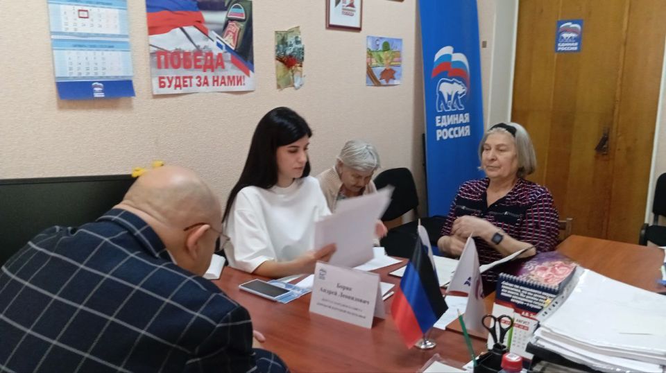 Елена Синецкая: Сегодня, 10 сентября, депутат Народного Совета Донецкой Народной Республики Андрей Боряк провёл приём граждан в рамках работы общественной приёмной Всероссийской политической партии «Единая Россия» в... Елена Синецкая: Сегодня, 10 сентября, депутат Народного Совета Донецкой Народной Республики Андрей Боряк провёл приём граждан в рамках работы общественной приёмной Всероссийской политической партии «Единая Россия» в...