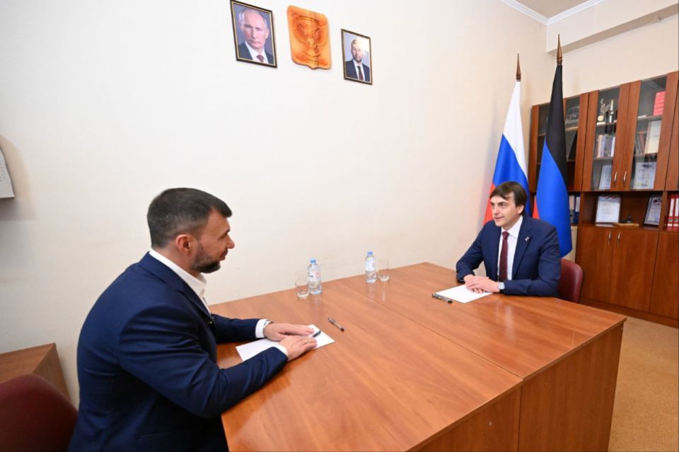 Министр просвещения России Сергей Кравцов и Глава ДНР Денис Пушилин подвели итоги летнего оздоровления детей, обсудили вопросы обеспечения образовательных учреждений водой в условиях дефицита, организацию горячего питания Министр просвещения России Сергей Кравцов и Глава ДНР Денис Пушилин подвели итоги летнего оздоровления детей, обсудили вопросы обеспечения образовательных учреждений водой в условиях дефицита, организацию горячего питания