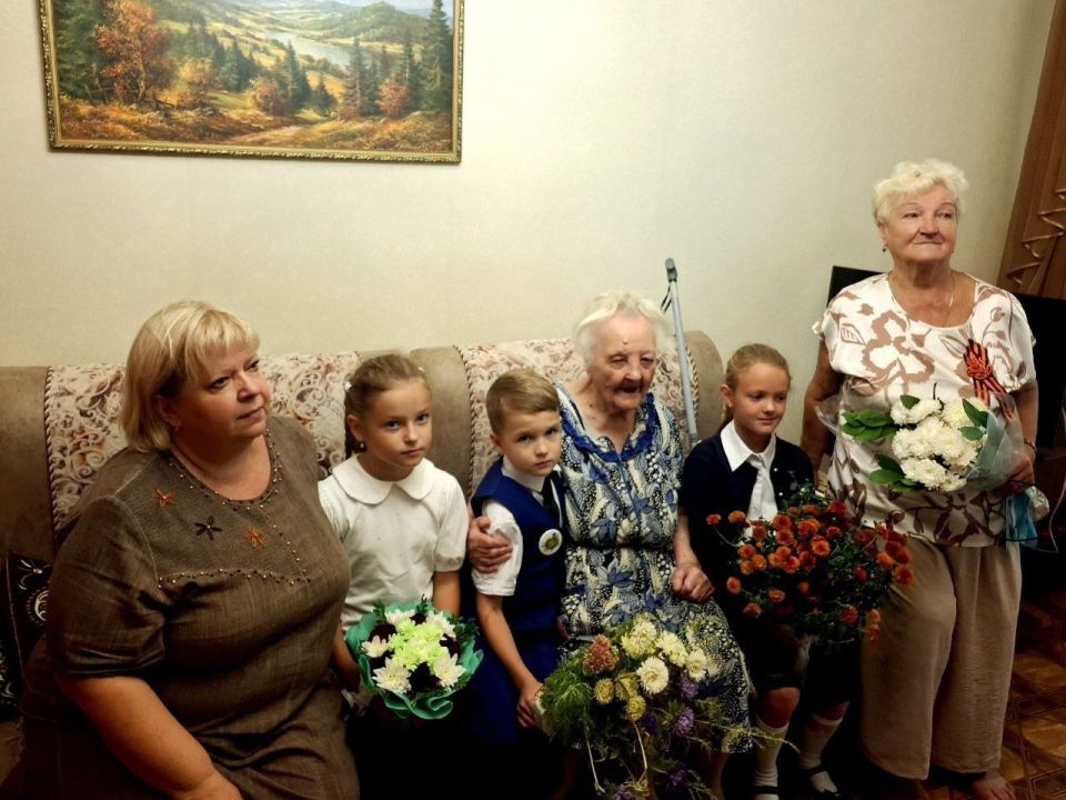Герои среди нас!. Самые искренние поздравления с Днём освобождения Донбасса от актива партийного проекта «Женского движения Единой России» в Буденновском районе принимала ветеран Великой Отечественной войны, почетный... Герои среди нас!. Самые искренние поздравления с Днём освобождения Донбасса от актива партийного проекта «Женского движения Единой России» в Буденновском районе принимала ветеран Великой Отечественной войны, почетный...