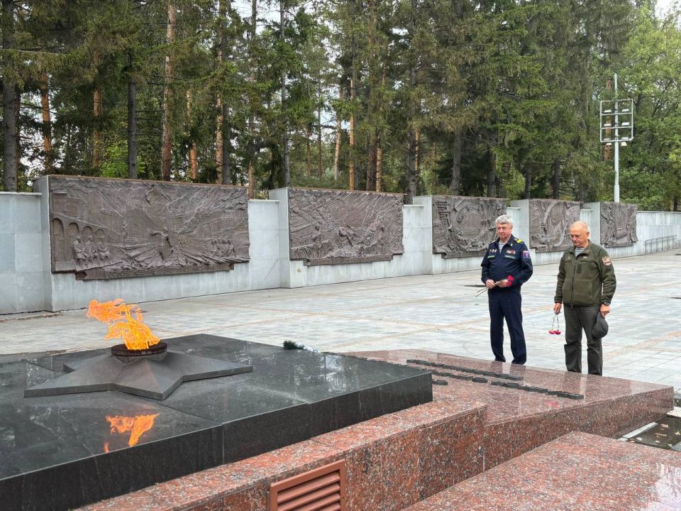 В ходе визита Дмитрия Александровича Огильца в Екатеринбург мы посетили Широкореченский мемориал В ходе визита Дмитрия Александровича Огильца в Екатеринбург мы посетили Широкореченский мемориал