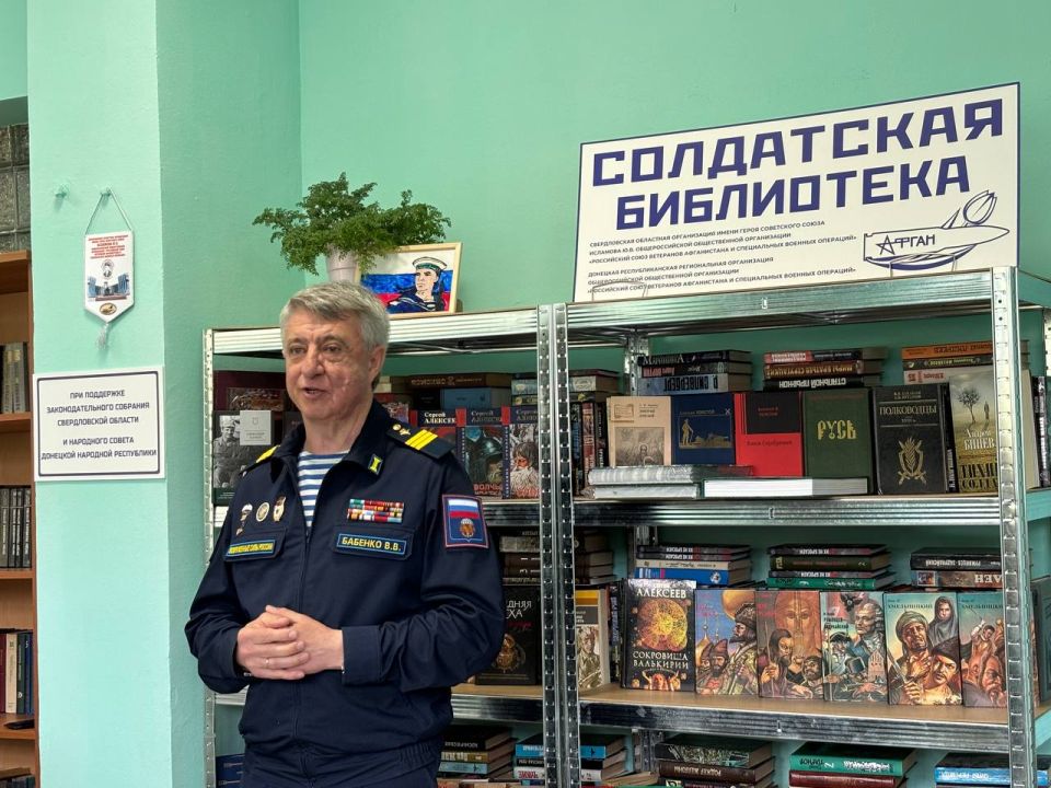 В Свердловской области открылась первая «Солдатская библиотека» В Свердловской области открылась первая «Солдатская библиотека»
