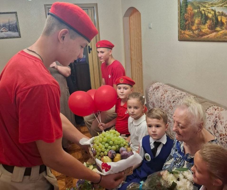 Герои среди нас!. Самые искренние поздравления с Днём освобождения Донбасса от актива партийного проекта «Женского движения Единой России» в Буденновском районе принимала ветеран Великой Отечественной войны, почетный... Герои среди нас!. Самые искренние поздравления с Днём освобождения Донбасса от актива партийного проекта «Женского движения Единой России» в Буденновском районе принимала ветеран Великой Отечественной войны, почетный...