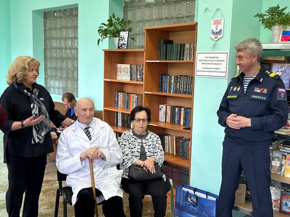 В Свердловской области открылась первая «Солдатская библиотека» В Свердловской области открылась первая «Солдатская библиотека»