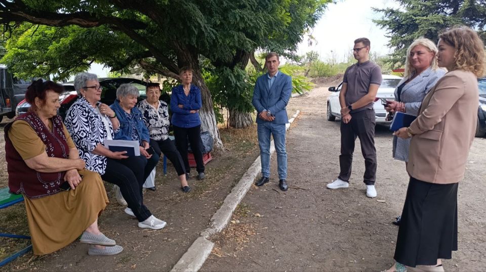 10 сентября заместитель Главы Администрации Старобешевского муниципального округа Вера Немилостивая провела встречу с жителями села Марьяновка 10 сентября заместитель Главы Администрации Старобешевского муниципального округа Вера Немилостивая провела встречу с жителями села Марьяновка