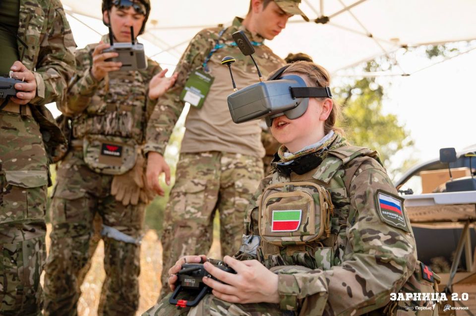 Участники Зарницы 2.0 преодолели комбинированным маршем около 15 километров Участники Зарницы 2.0 преодолели комбинированным маршем около 15 километров