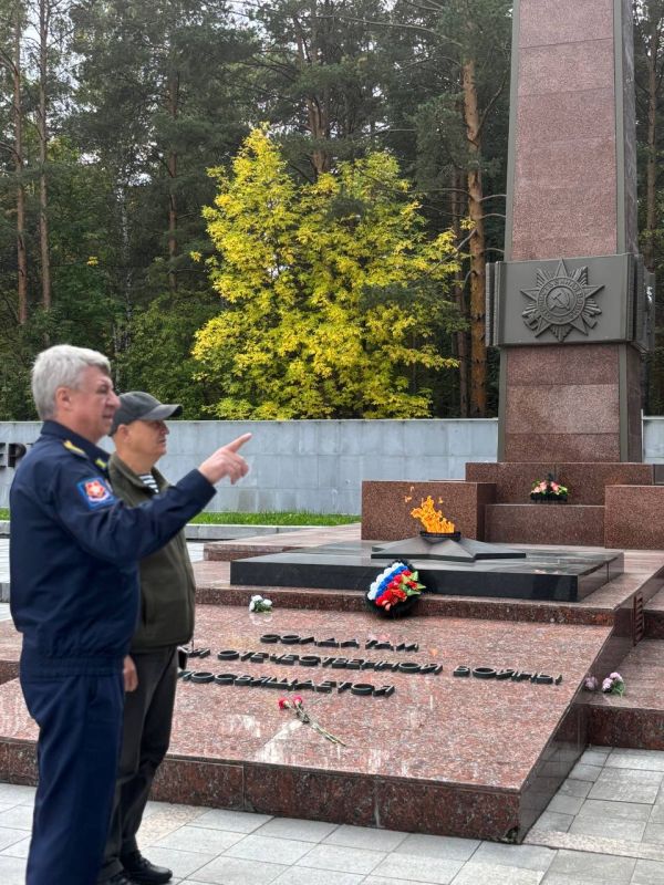 В ходе визита Дмитрия Александровича Огильца в Екатеринбург мы посетили Широкореченский мемориал В ходе визита Дмитрия Александровича Огильца в Екатеринбург мы посетили Широкореченский мемориал