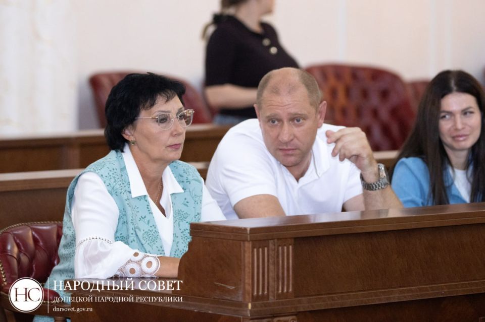 На расширенном заседании #Комитет_по_конституционному_законодательству_государственному_строительству_и_местному_самоуправлению депутаты обсудили вопросы работы административных комиссий На расширенном заседании #Комитет_по_конституционному_законодательству_государственному_строительству_и_местному_самоуправлению депутаты обсудили вопросы работы административных комиссий