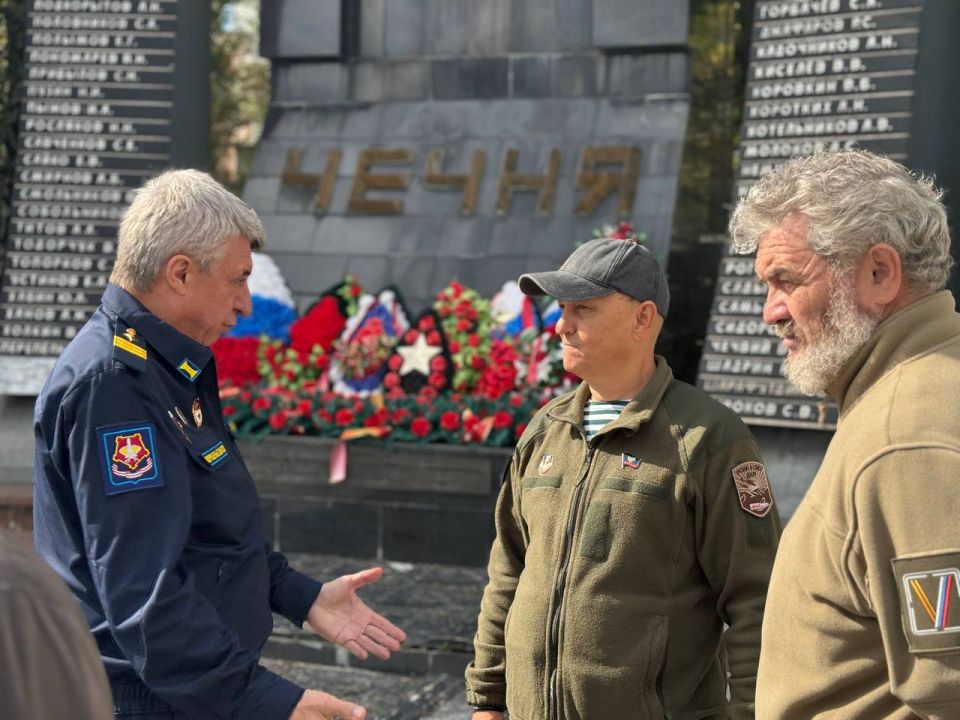Сегодня с боевыми товарищами мы представили Дмитрию Александровичу Огильцу одно из главных мест нашего боевого братства в Екатеринбурге — мемориал «Чёрный Тюльпан» Сегодня с боевыми товарищами мы представили Дмитрию Александровичу Огильцу одно из главных мест нашего боевого братства в Екатеринбурге — мемориал «Чёрный Тюльпан»