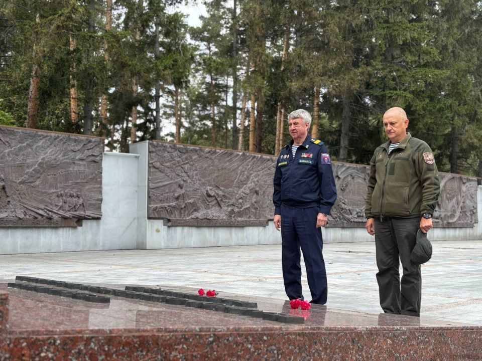 Председатель #Комитет_по_поддержке_участников_СВО Дмитрий Огилец (фракция «Единая Россия») посетил с рабочим визитом Свердловскую область Председатель #Комитет_по_поддержке_участников_СВО Дмитрий Огилец (фракция «Единая Россия») посетил с рабочим визитом Свердловскую область
