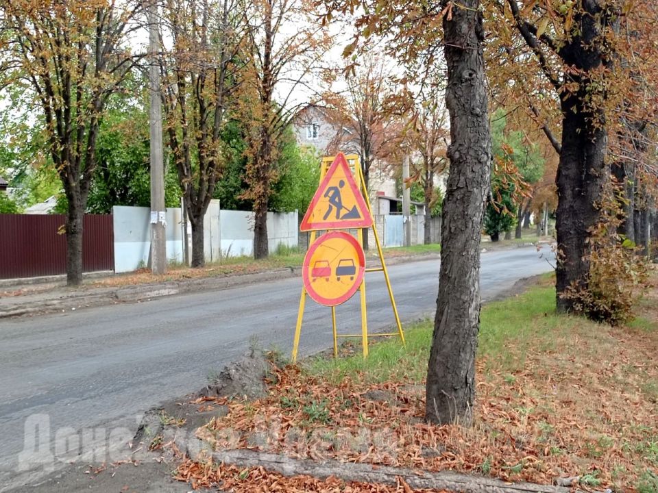 Старый асфальт срезают полностью: ремонт самой протяженной улицы Донецка набирает обороты Старый асфальт срезают полностью: ремонт самой протяженной улицы Донецка набирает обороты