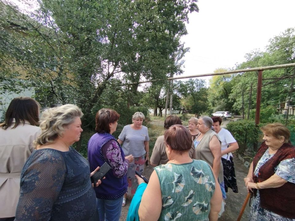 10 сентября в Червоногвардейском районе состоялась встреча первого заместителя руководителя Управы Червоногвардейского внутригородского района Ирины Полищук с жителями жилого массива Дзержинского 10 сентября в Червоногвардейском районе состоялась встреча первого заместителя руководителя Управы Червоногвардейского внутригородского района Ирины Полищук с жителями жилого массива Дзержинского
