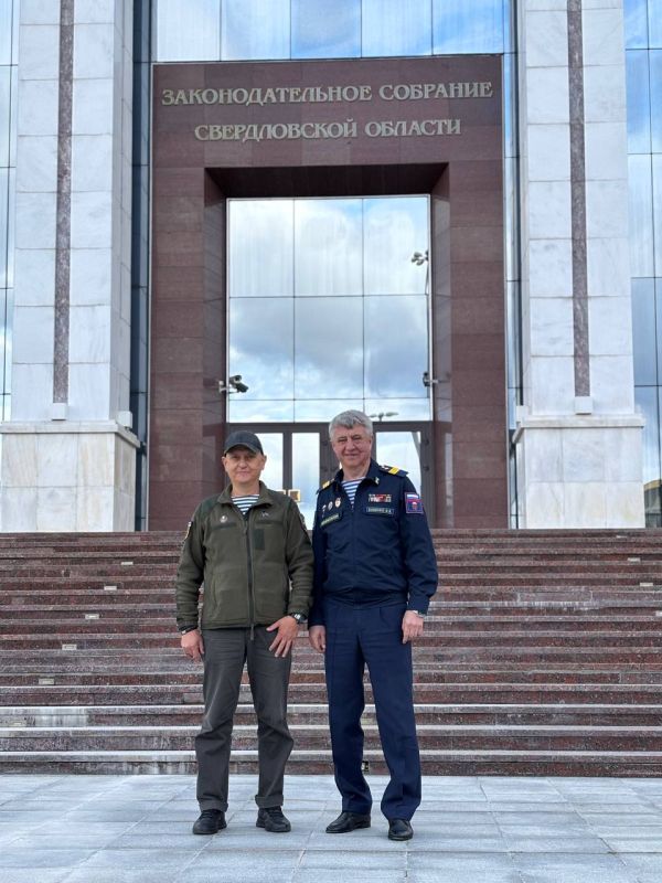 Провёл для Дмитрия Александровича Огильца, депутата Народного Совета ДНР, экскурсию по Законодательному Собранию Свердловской области Провёл для Дмитрия Александровича Огильца, депутата Народного Совета ДНР, экскурсию по Законодательному Собранию Свердловской области
