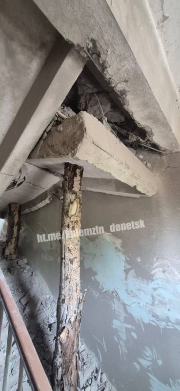 В Будённовском районе Донецка устраняют последствия вчерашнего обстрела В Будённовском районе Донецка устраняют последствия вчерашнего обстрела