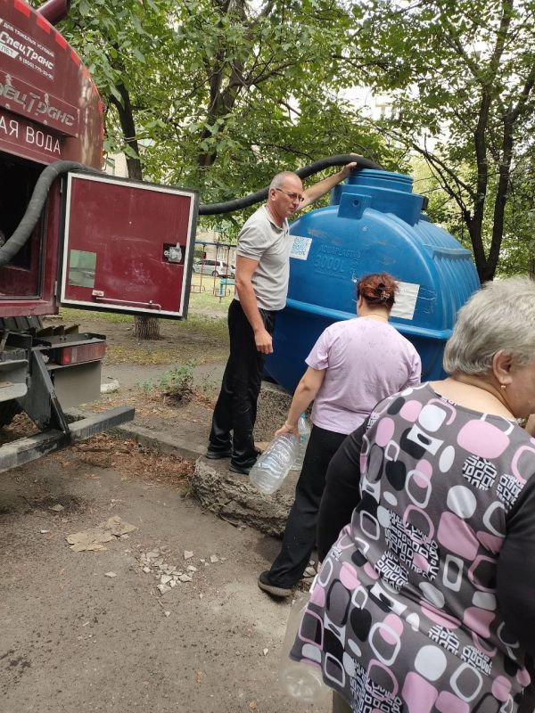 Во исполнение поручения Главы Донецкой Народной Республики Дениса Владимировича Пушилина о ведении постоянного диалога с жителями республики, председатель Дебальцевского городского совета Сергей Шульженко провел встречу с... Во исполнение поручения Главы Донецкой Народной Республики Дениса Владимировича Пушилина о ведении постоянного диалога с жителями республики, председатель Дебальцевского городского совета Сергей Шульженко провел встречу с...