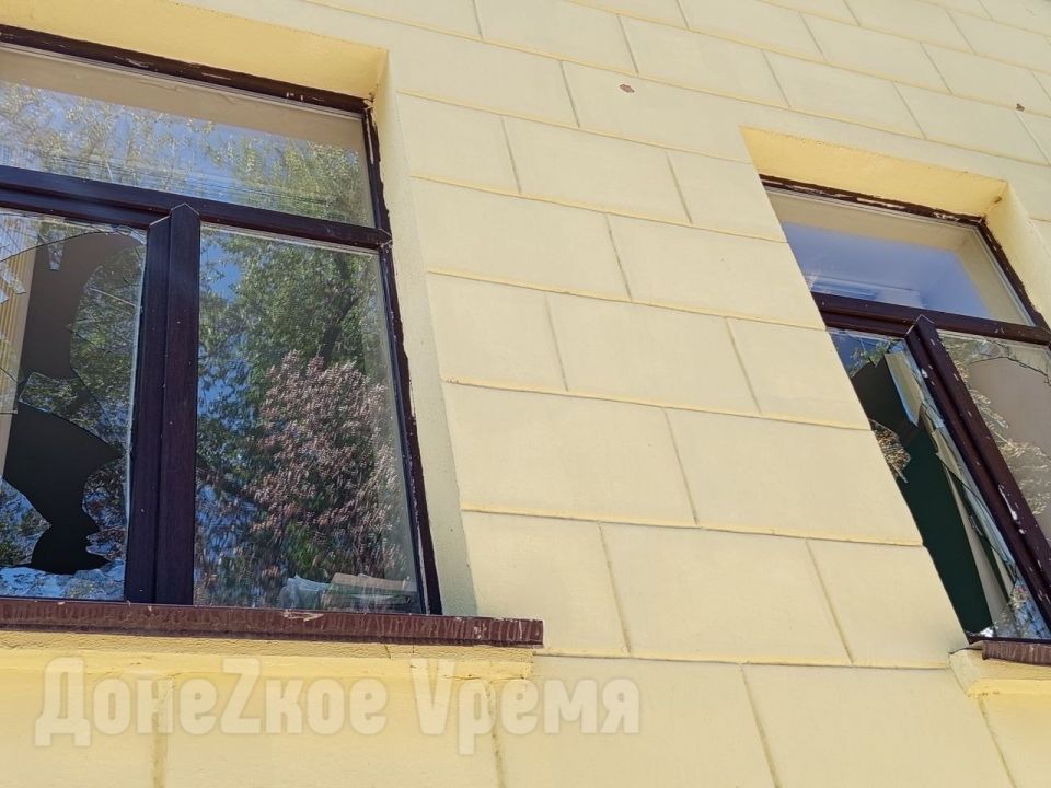 Повреждения небольшие: так Республиканский центр травматологии выглядит после обстрела Повреждения небольшие: так Республиканский центр травматологии выглядит после обстрела