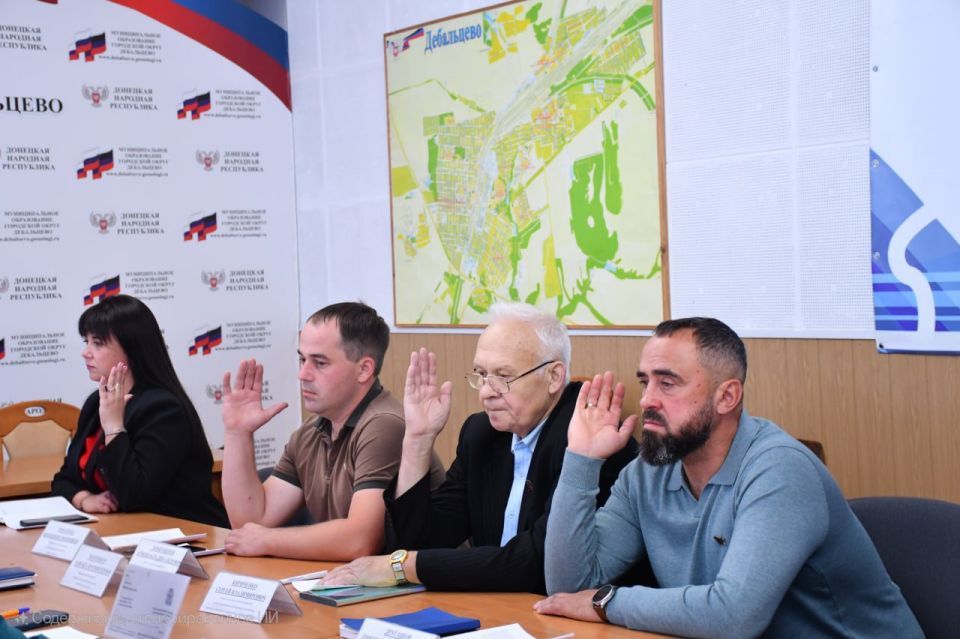Заседание Дебальцевского городского совета Донецкой Народной Республики первого созыва Заседание Дебальцевского городского совета Донецкой Народной Республики первого созыва